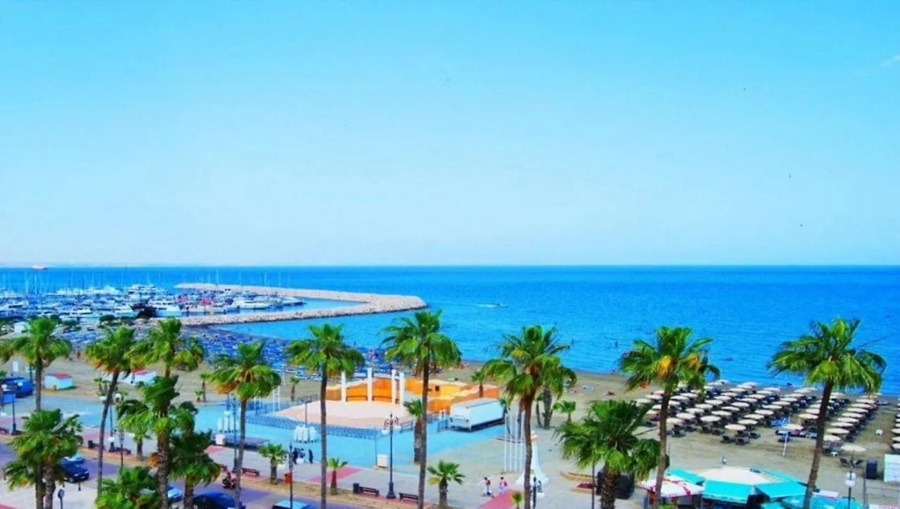 Quattro Beachfront Sea View Ap 206 Larnaca Appartement